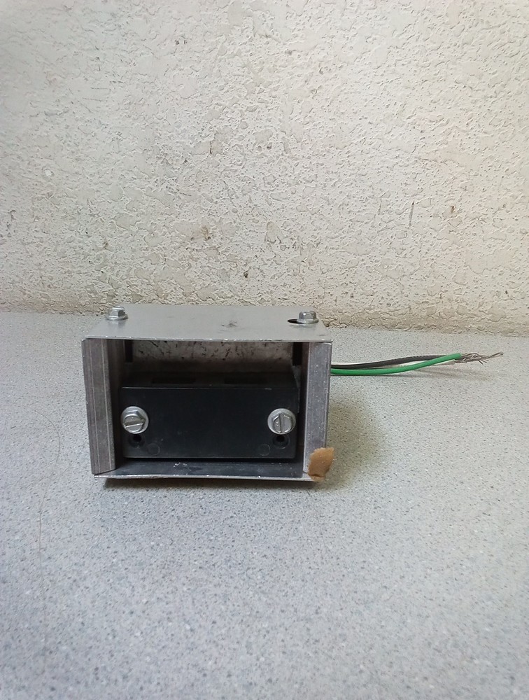 GE Lighting Systems CAT no. MPM-3PR Fixture Fitting