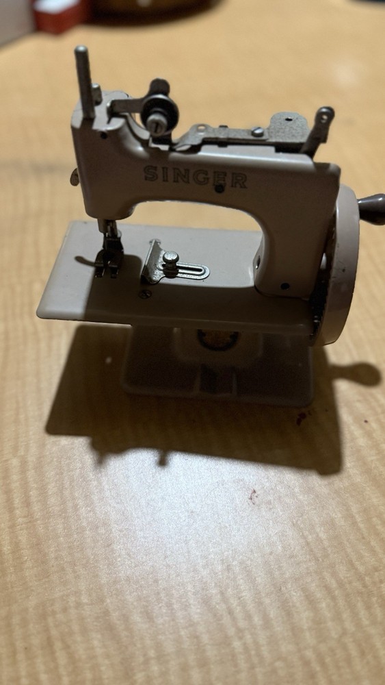 Vintage Singer Mini Sewing Machine 29962