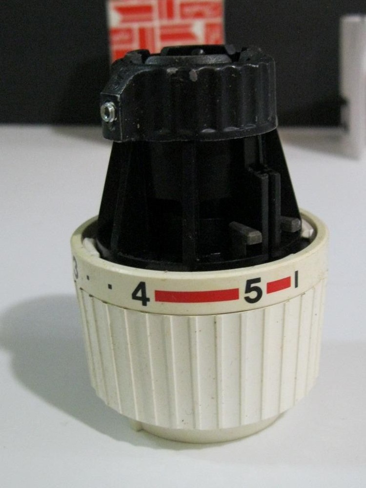 NEW DANFOSS DENMARK 013G8200 Thermostatic Operator Valve Mounted Sensor/Dial NIP