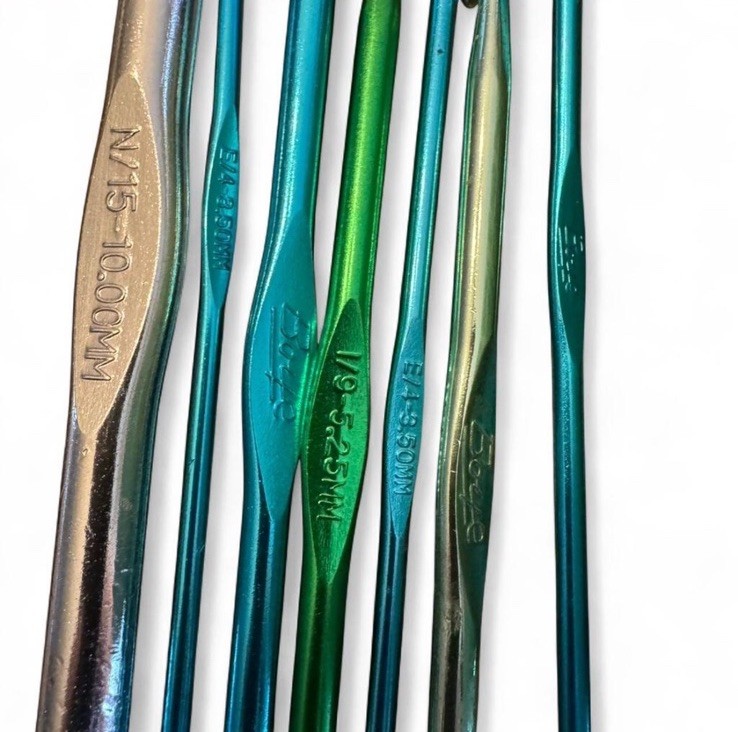 Knitting Needles Crochet Hooks Assorted Models and Sizes Lot