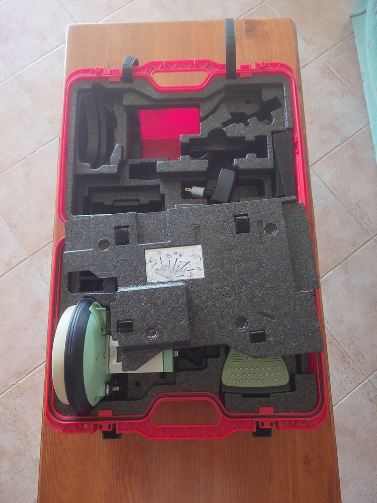 Leica GS15 GNSS and CS15 Field Controller