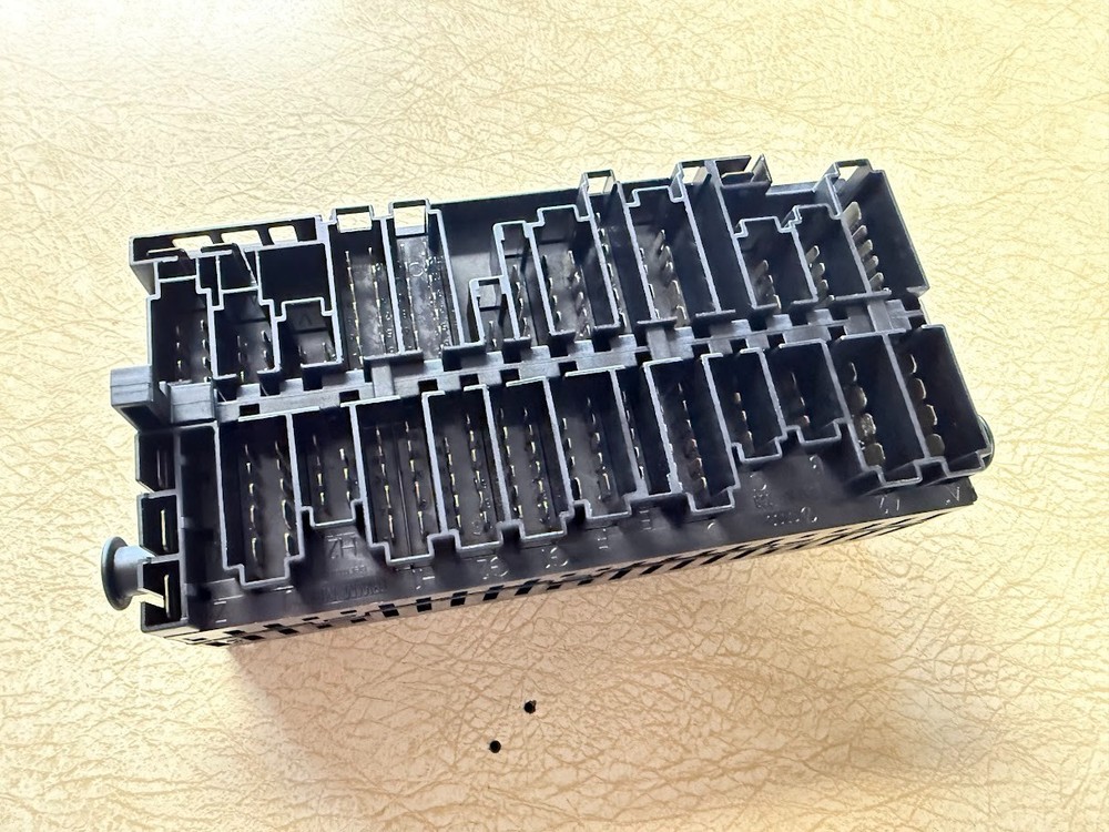 FUSE RELAY BOX MODULE 357937039 OEM, EUROVAN, JETTA, PASSAT