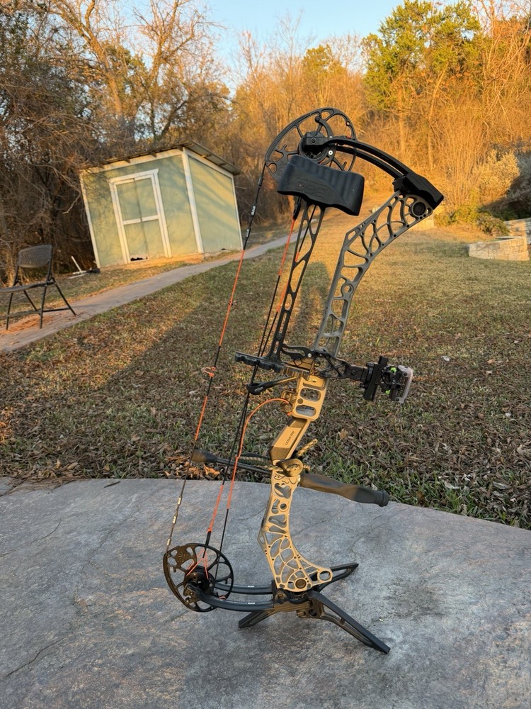 Matthews compound bow phase 4 33 Right Hand