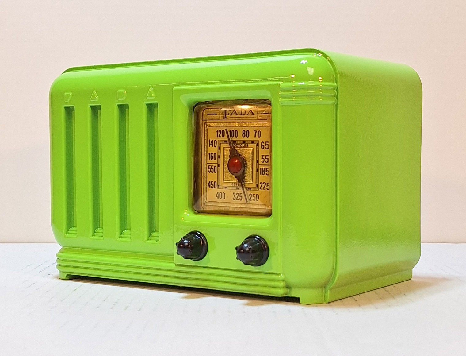 Old Antique Bakelite Fada Vintage Tube Radio - Restored & Working Deco Tabletop