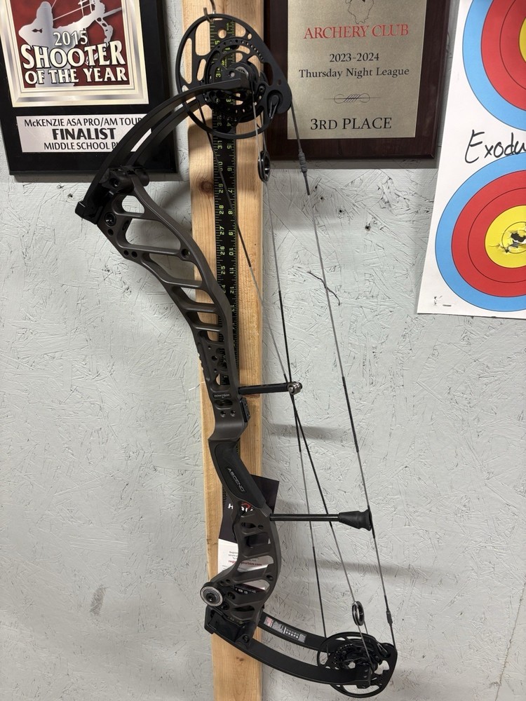 Bowtech Ascend Bow Right Hand Stealth Gray 55-70 Pounds WITH DLX INTERGRATE PACK