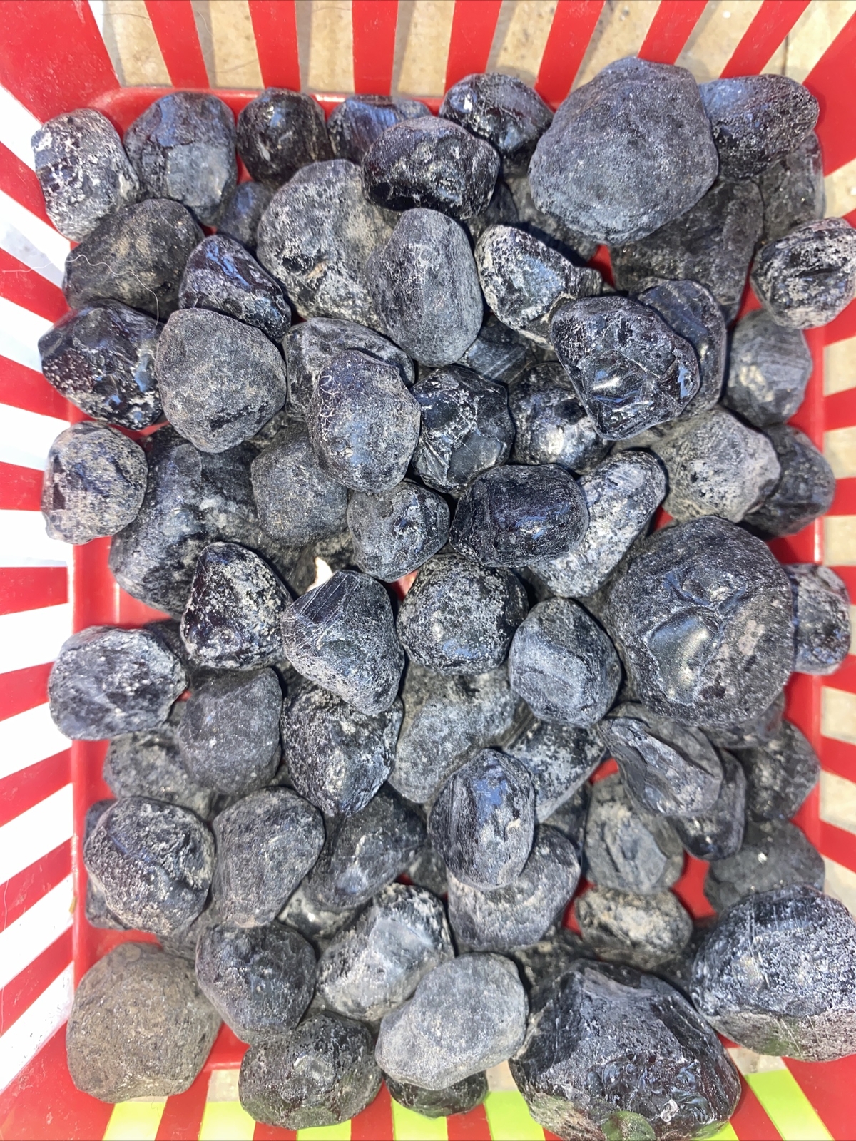 Apache tear rough 1 Lb.