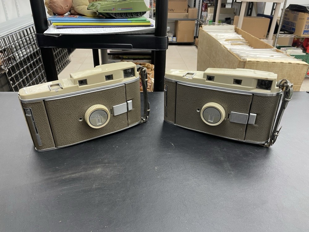 LVintage Polaroid Model 800 Folding Camera, Leather Strap, Untested, Instant