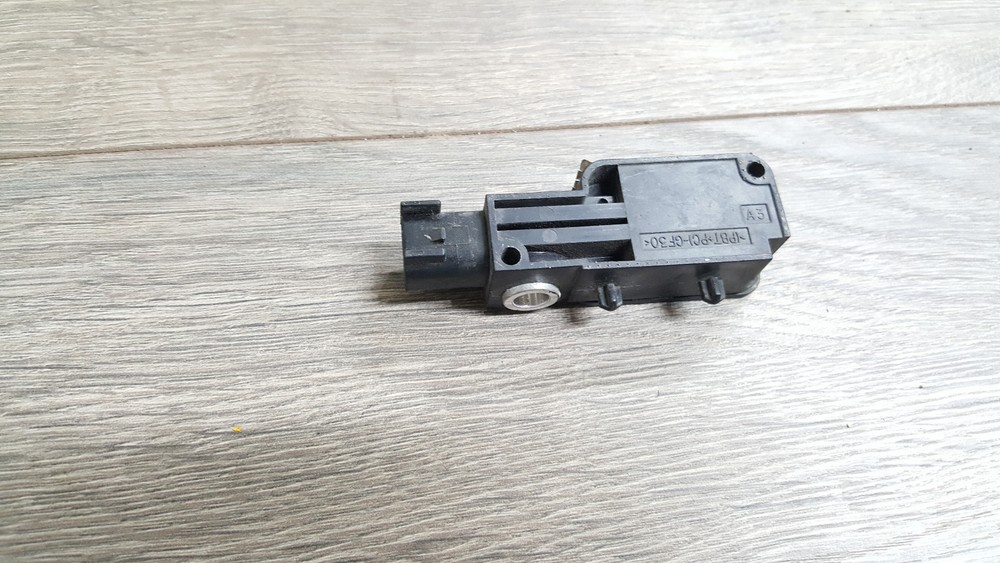 2005 FORD ESCAPE FRONT crash sensor 4L14-14b006-aa oem c89