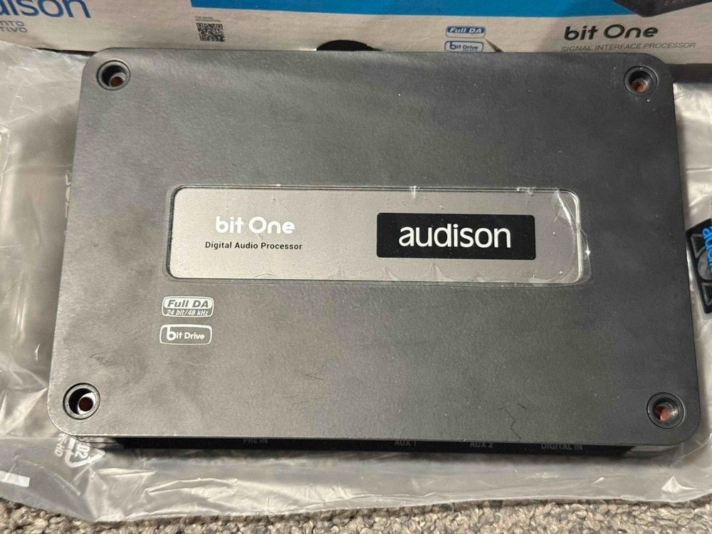 Audison Bit One Signal Interface Processor 8 Channel In Out One.1 w/ Box Cables