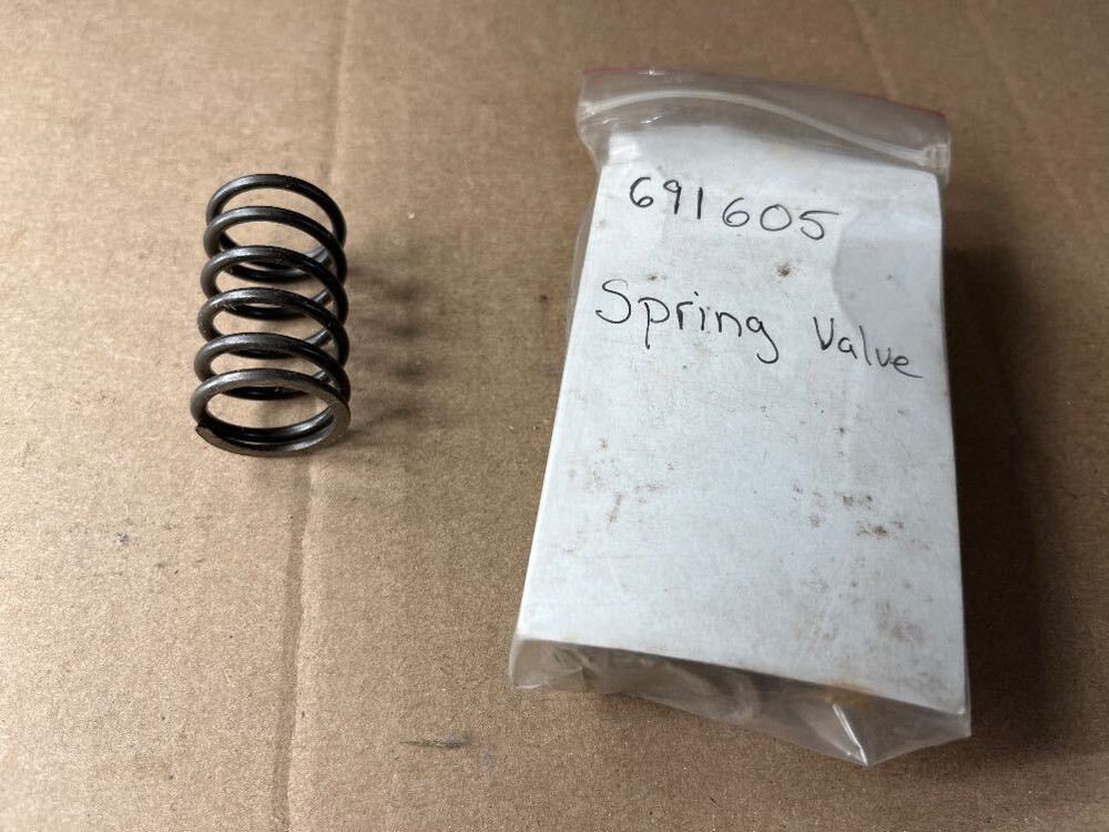 Briggs & Stratton 691605 SPRING-VALVE