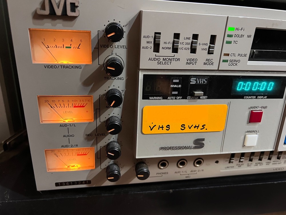 JVC SVHS VHS Pro Video Editing RECORDER BR-S611U