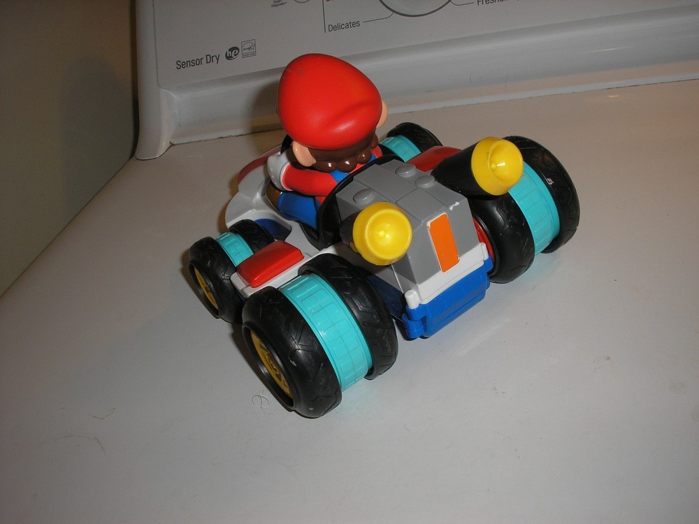 Jakks 2016 Plastic 8 3/8 Super Mario Remote Controlled NO CONTROLLER UNTESTED