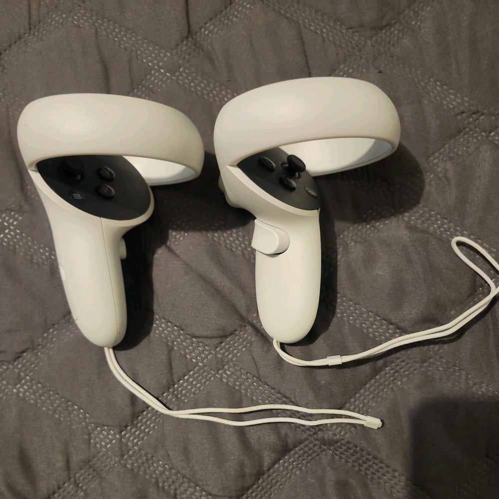 Genuine Meta Oculus Quest 2 Left & Right Controllers (Pair)  great shape