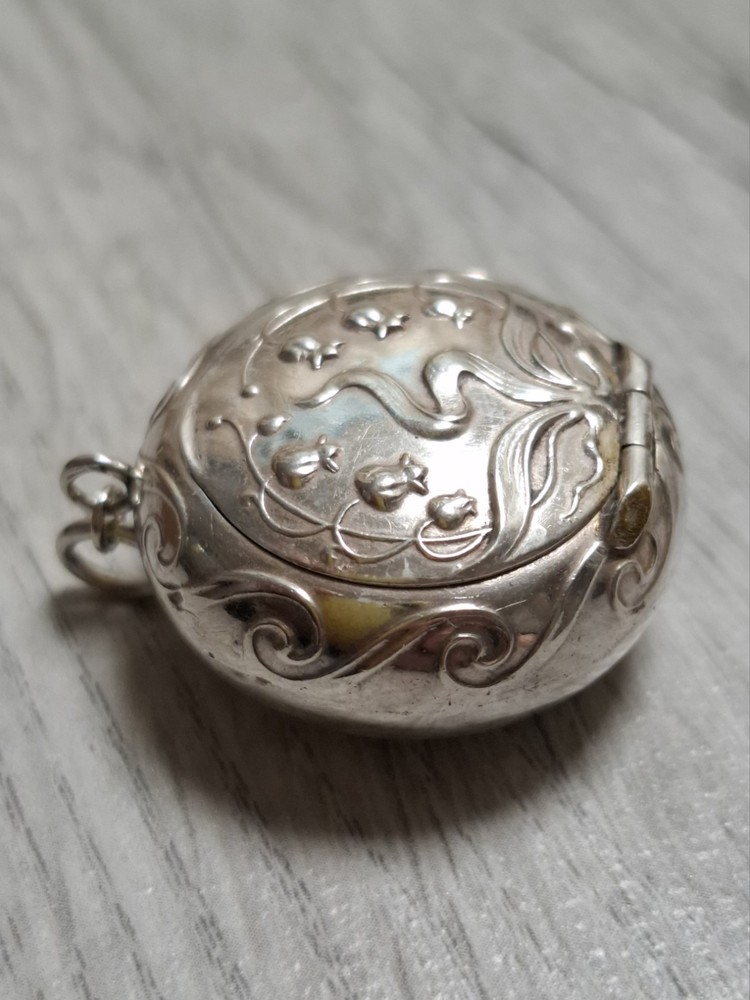 Vintage Silver Snuff Box Pendant