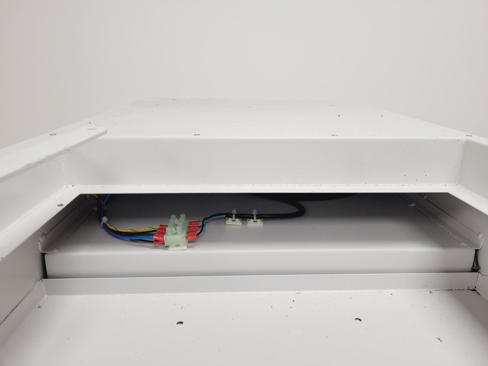 Labcaire Model SC12R Recirculating Class II Safety Cabinet Lab