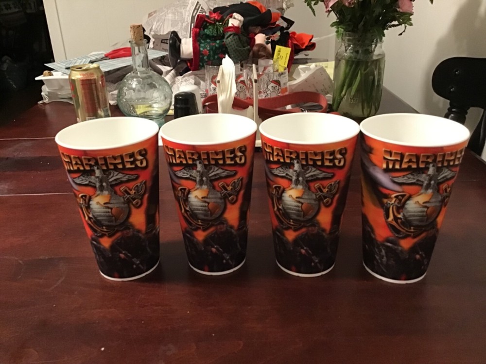 4 Plastic holographic cups Marines