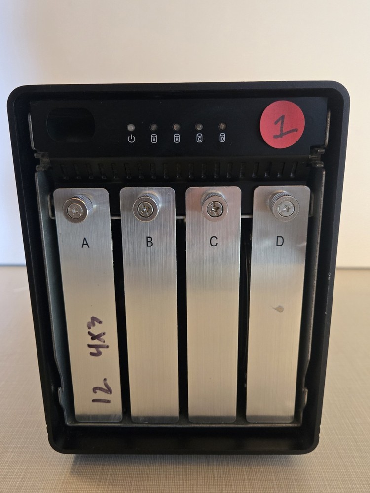 OWC Thunderbay IV 4 RAID Thunderbolt 2/USB-C with 12 GB storage error free
