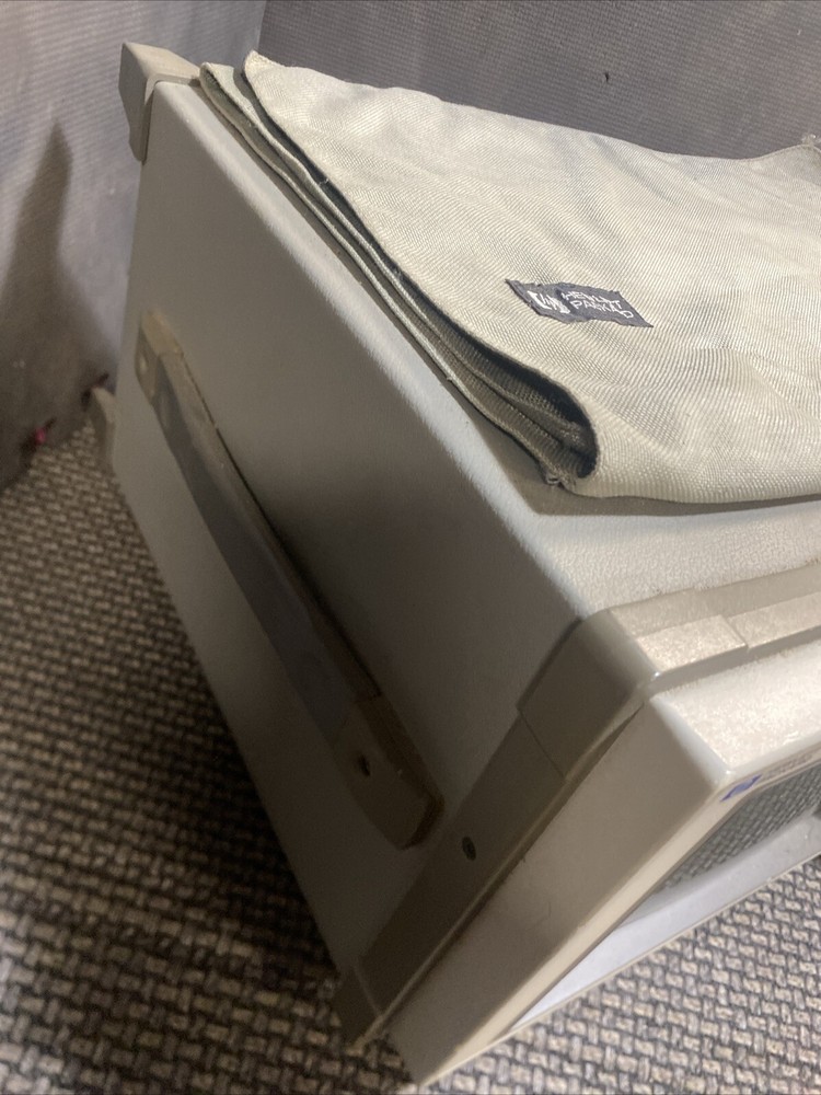 Hewlett Packard 1660C Logic Analyzer Powers On. Read Description !!!!