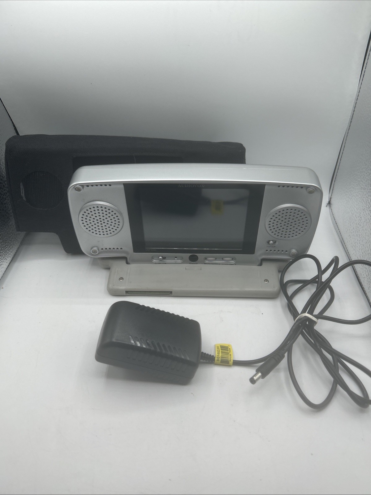 AUDIOVOX 5.6 " LCD Detachable Monitor VBP3000 with Case & S-video Hookup