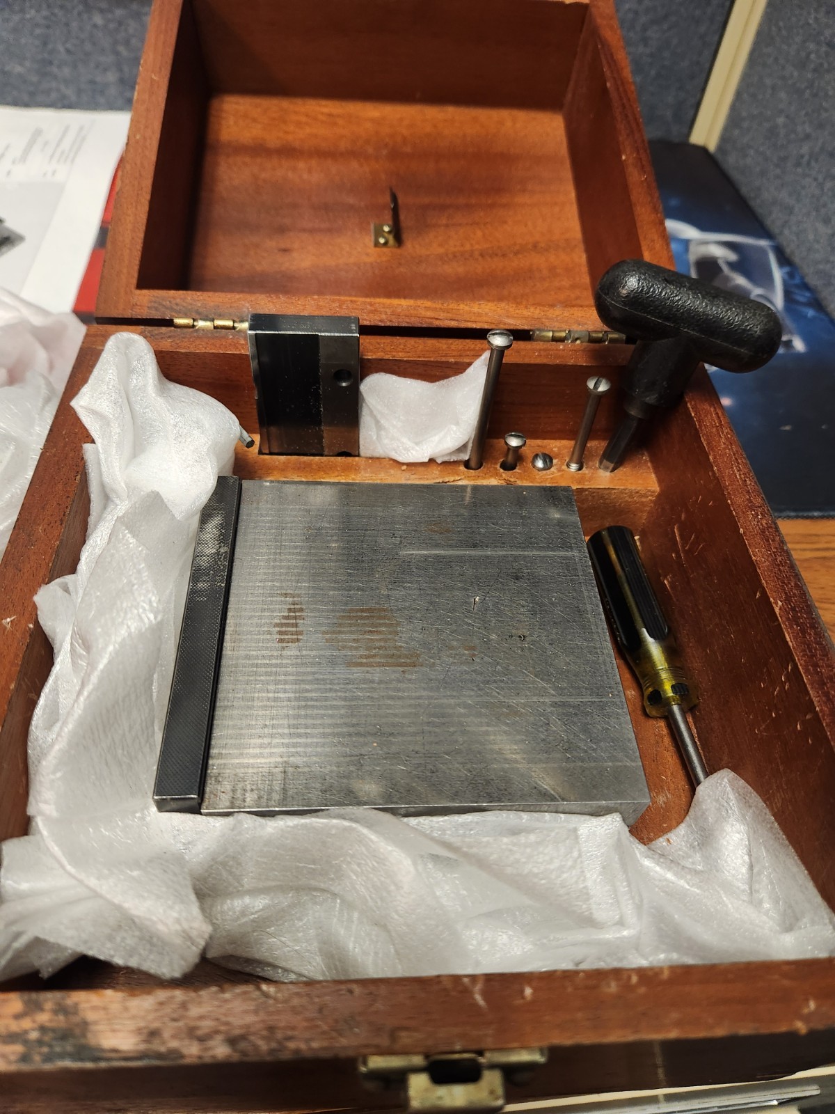 Hermann Schmidt 4" x 4" Magnetic Sine Plate with wooden case & acc