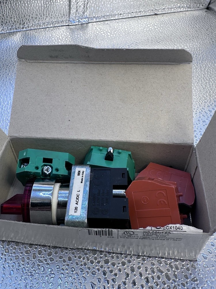 Automation Direct GCX1281-120L Red Selector Switch
