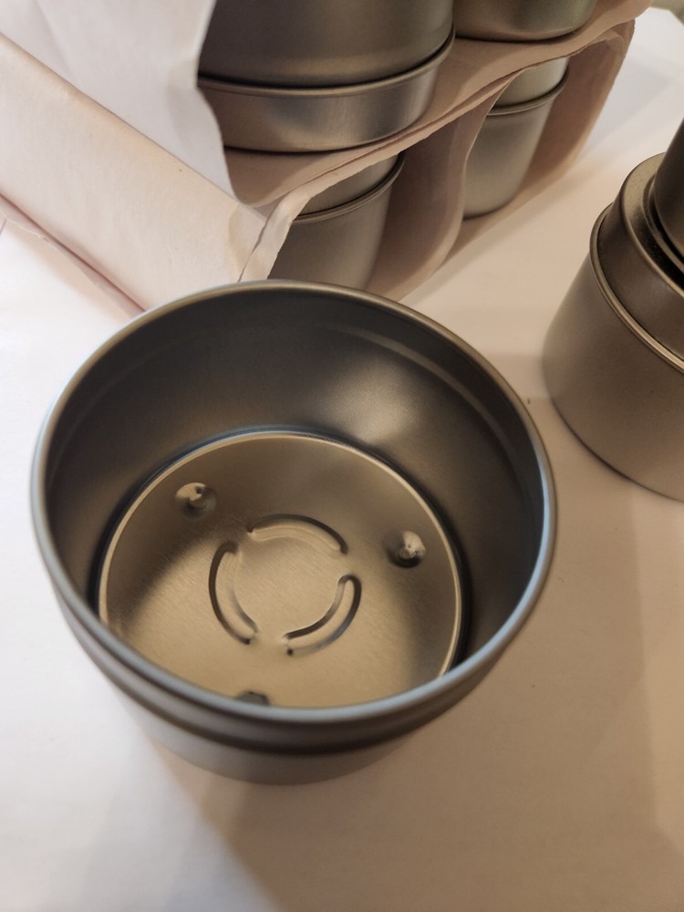 Empty Tins 8oz (24 tins/lids)