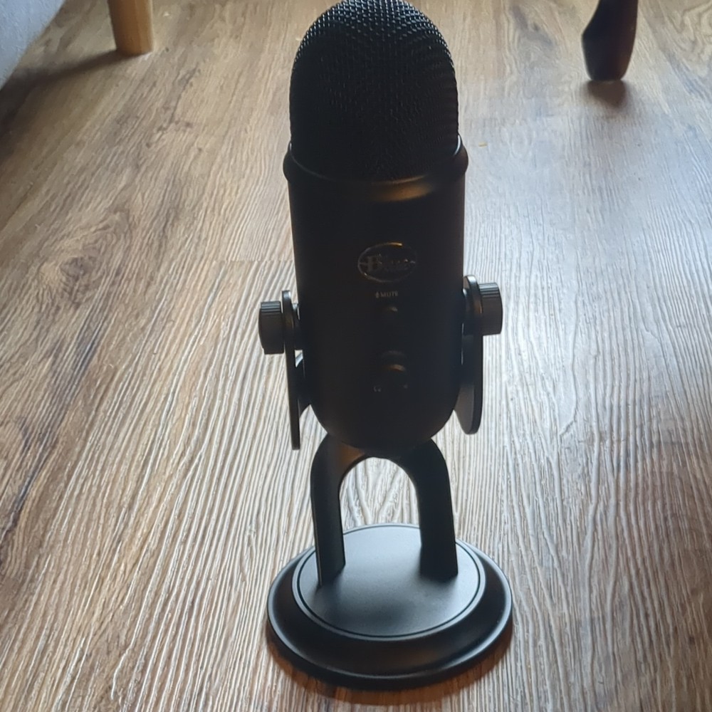 Blue Yeti Blackout Edition USB Microphone Black, Multi-Pattern, Mute Button