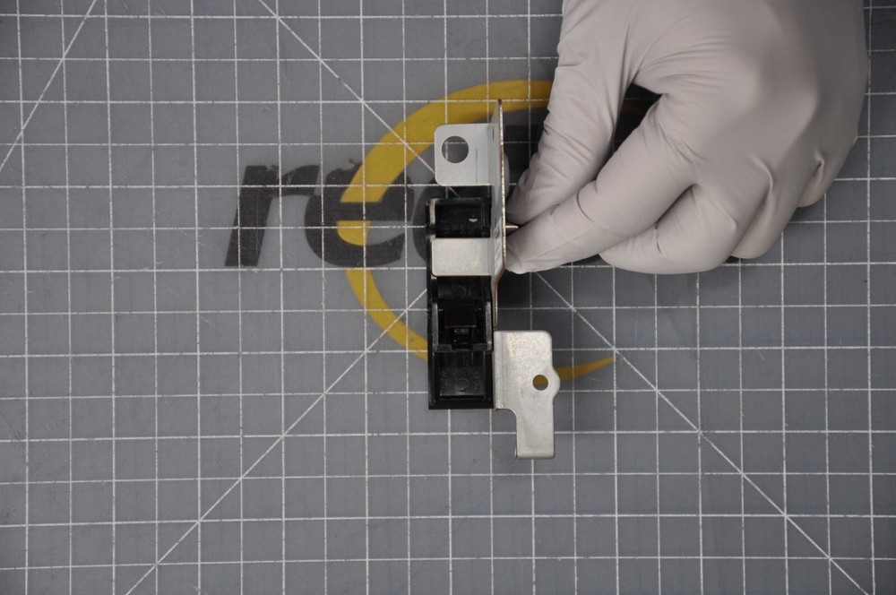 IBM Right Side Drawer Latch Assembly Bracket 39J5590