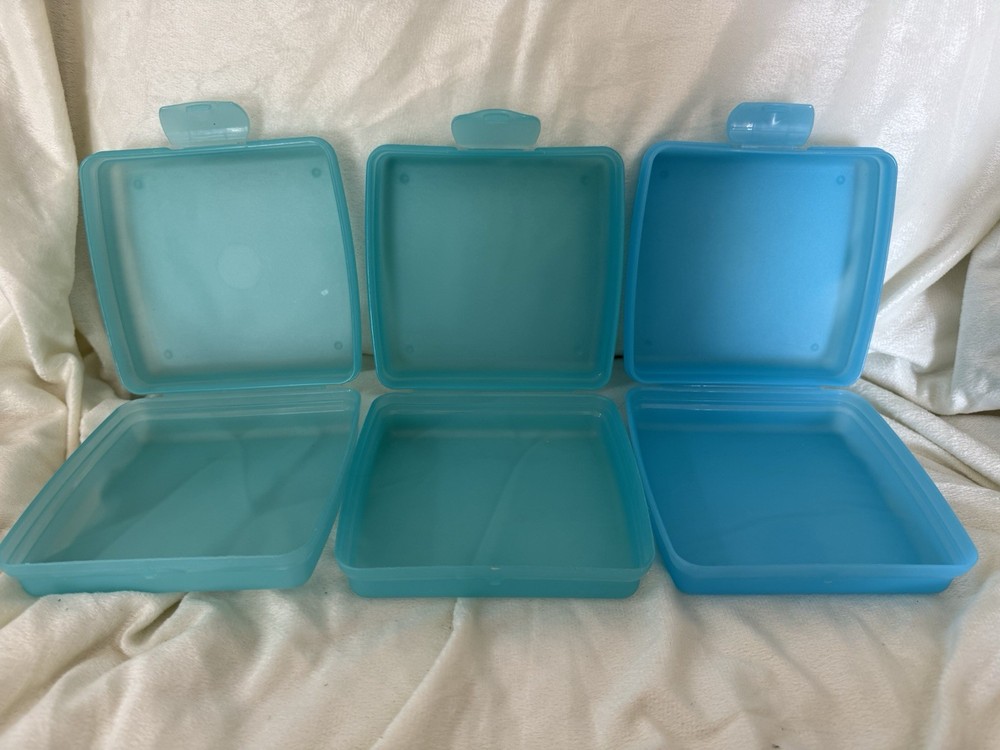 Tupperware Sandwich Keeper Reusable Containers 3 count With Attached Lid