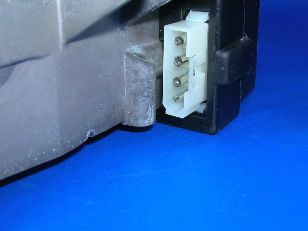 Frigidaire *M1/SA8868* RADIUS cube icemaker "RECEIVES" WH DIRECTLY into head