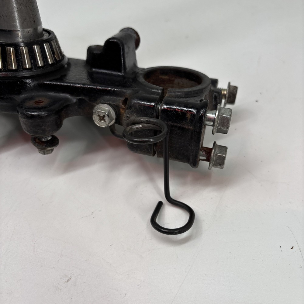 SUZUKI DR125 2009 BOTTOM LOWER YOKE #D24