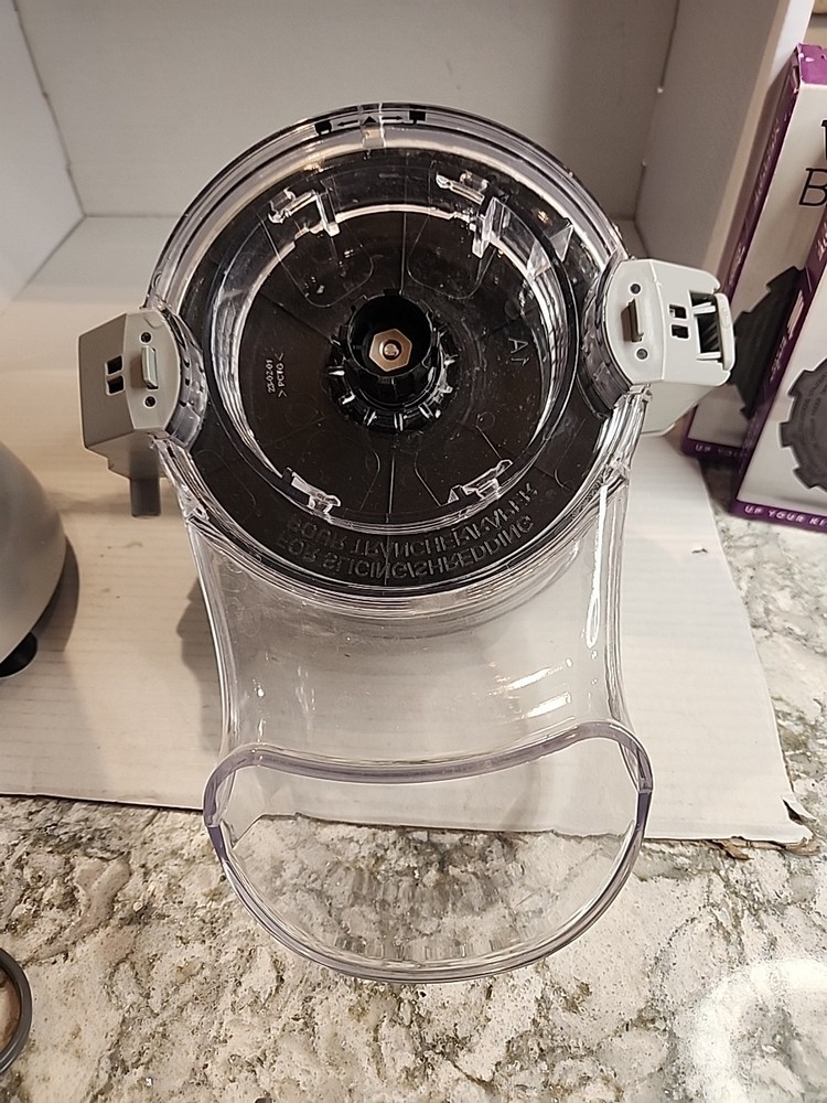 Magic Bullet Veggie Bullet VB-102 Electronic Food Processor Needs Pushers