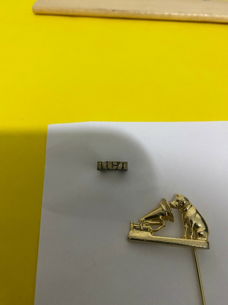 "NIPPER" RCA VICTOR PIN