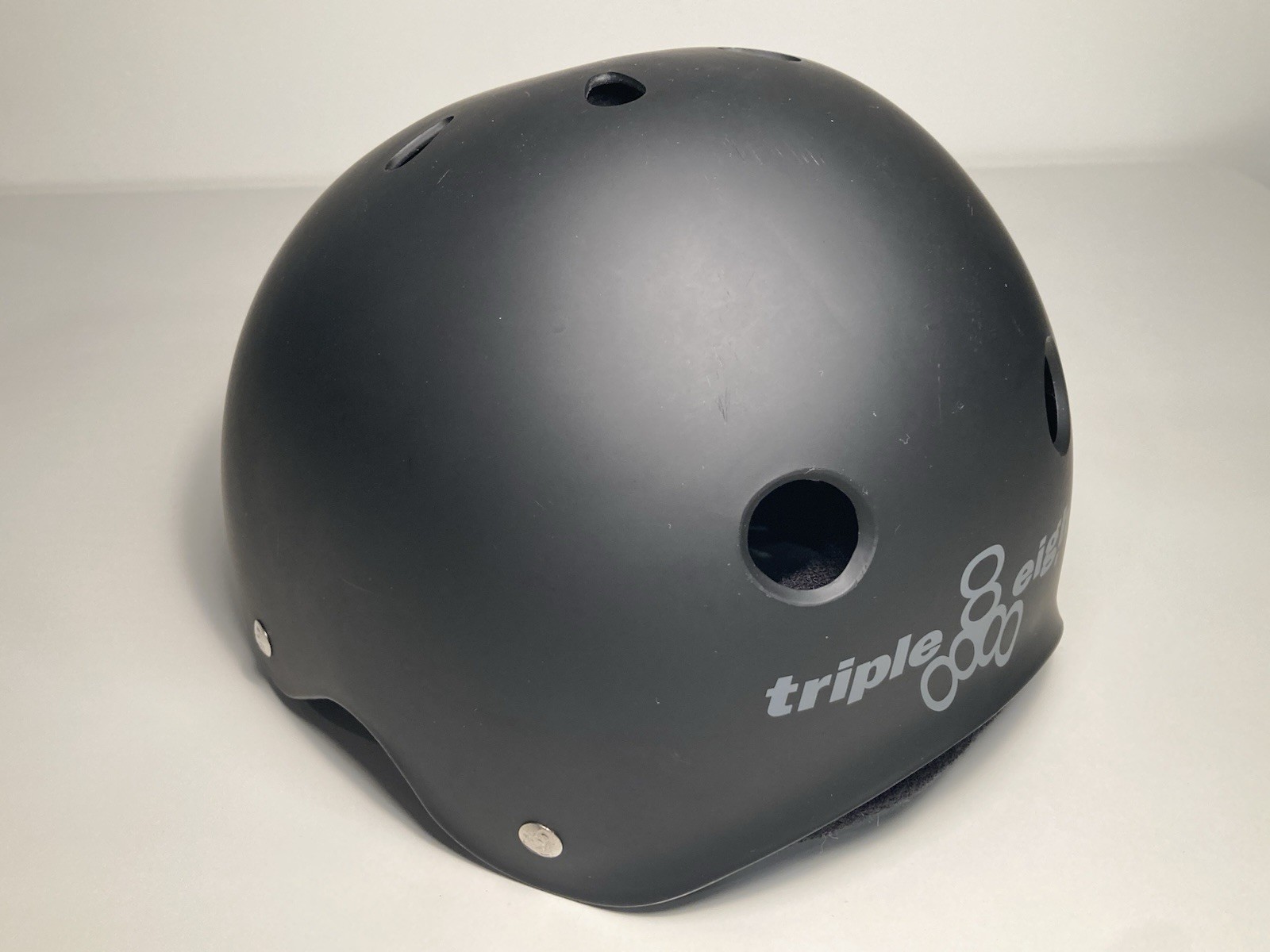 Size Large TRIPLE EIGHT 8 Skateboard HELMET UNISEX BLACK MATTE Rubberized SK-02