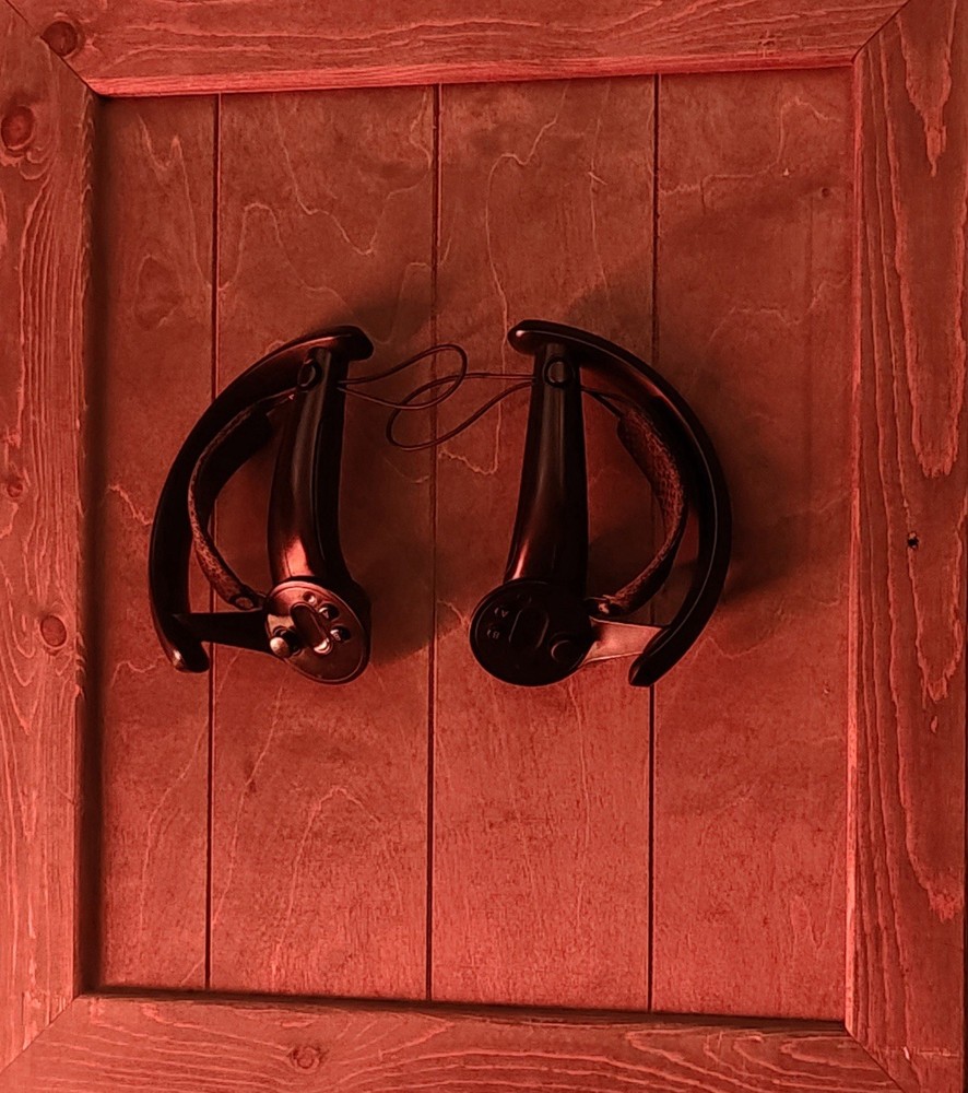 Valve Index Headset + Controllers + Wall Mount Stand (No Base Stations)