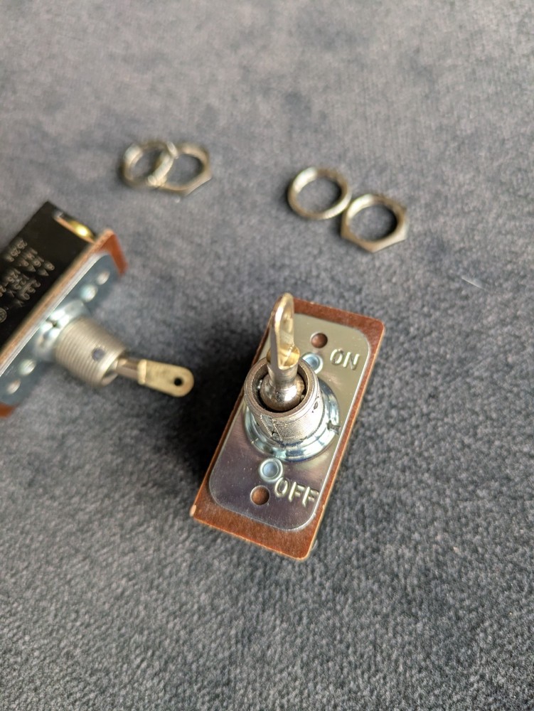 HEAVY DUTY DOUBLE POLE TOGGLE SWITCH - MACHINED WITH A FLAT BLADE HANDLE