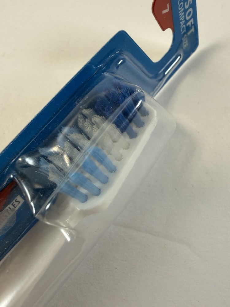 VINTAGE CREST COMPLETE TOOTHBRUSH NOS Soft Compact 7
