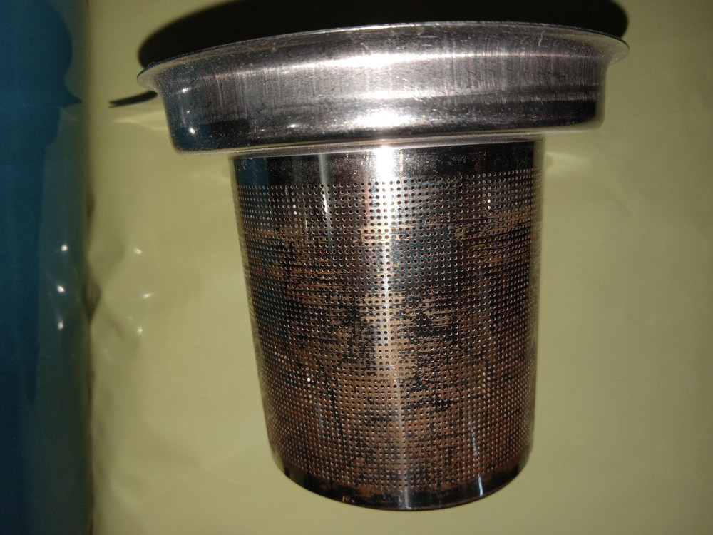 large blue tea cup with lid and infuser ~ 16 oz