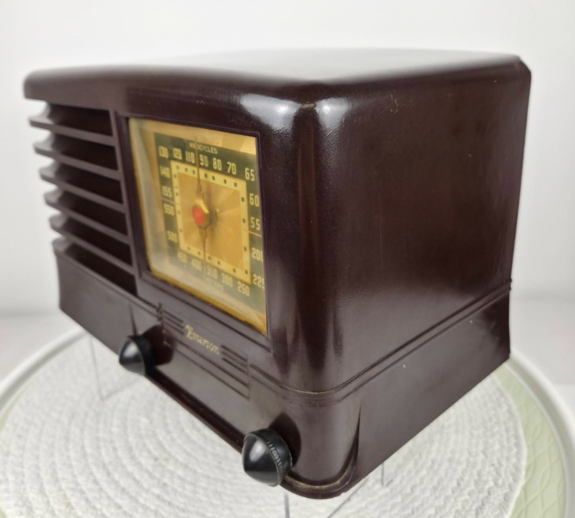 Vintage Emerson Model 330 Bakelite Tube Radio 1939 Art Deco AM Untested