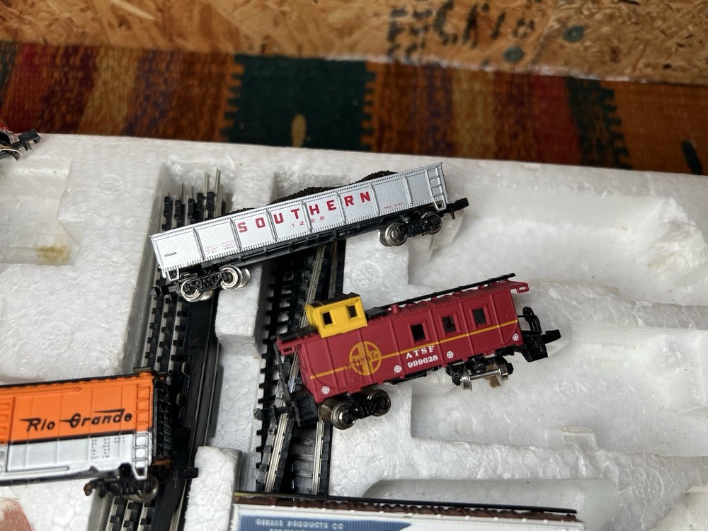 Bachmann Silver Chief N Scale Electric Train Set UNTESTED