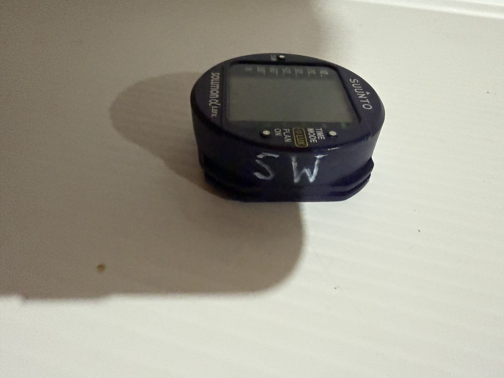 Suunto Alpha Lux dive computer - AS IS, Powers up.