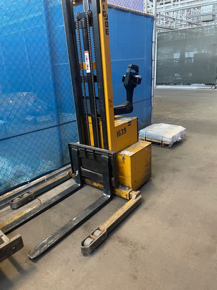 used electric pallet stacker