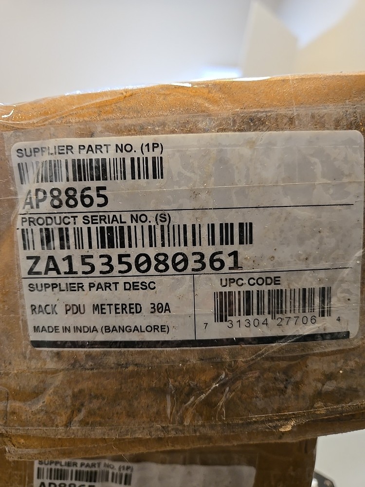 APC Metered Rack AP8865 PDU Power Distribution Unit-New