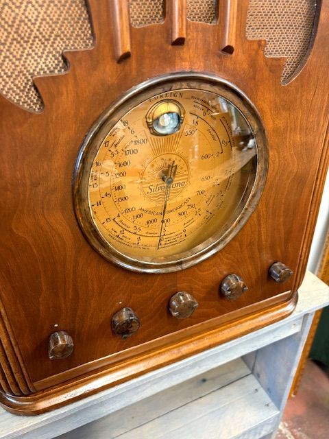 Silvertone 4465 Tombstone Radio