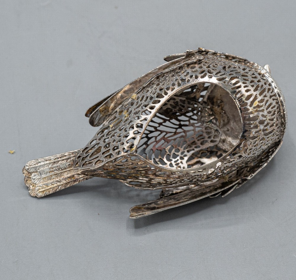 READ - Christofle Lumiere D'Argent Collection Sitting Bird Silverplate France