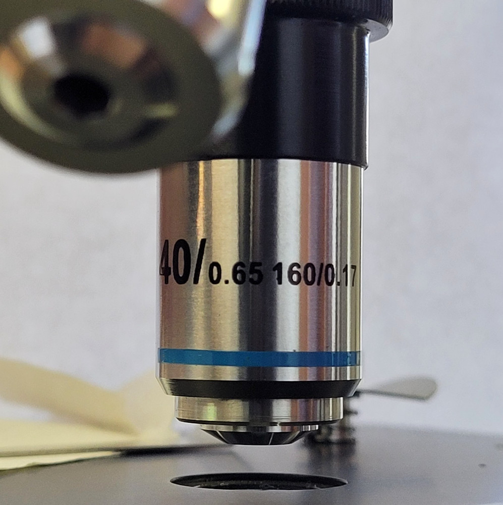 MONOCULAR MICROSCOPE WITH 3 OBJECTIVES 4X 10X 40X