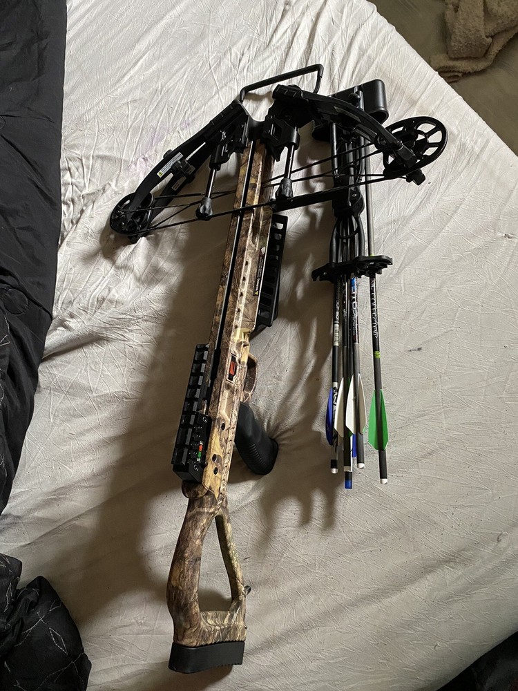 Cross Bow With Arrows And Tips