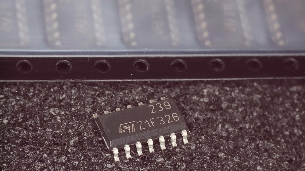 Quantity 10 - STMicroelectronics LM239 Quad Comparator 239 SOIC14 - New