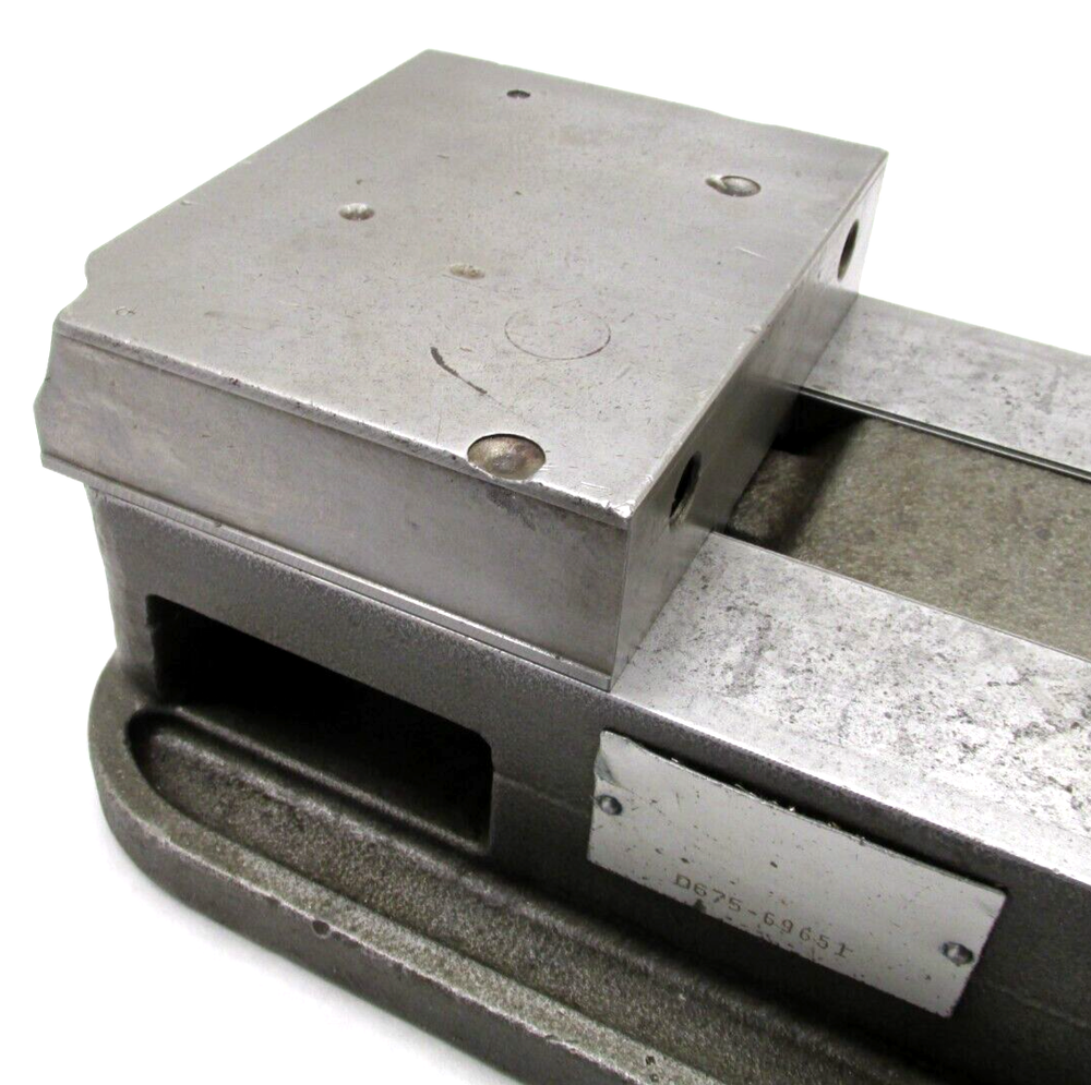 KURT ANGLOCK 6" MILLING MACHINE VISE - #D675