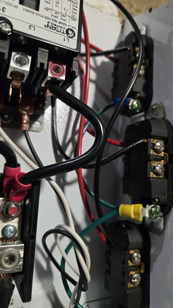 Titan Controls Helios 18, 12-Light 240 Volt Controller
